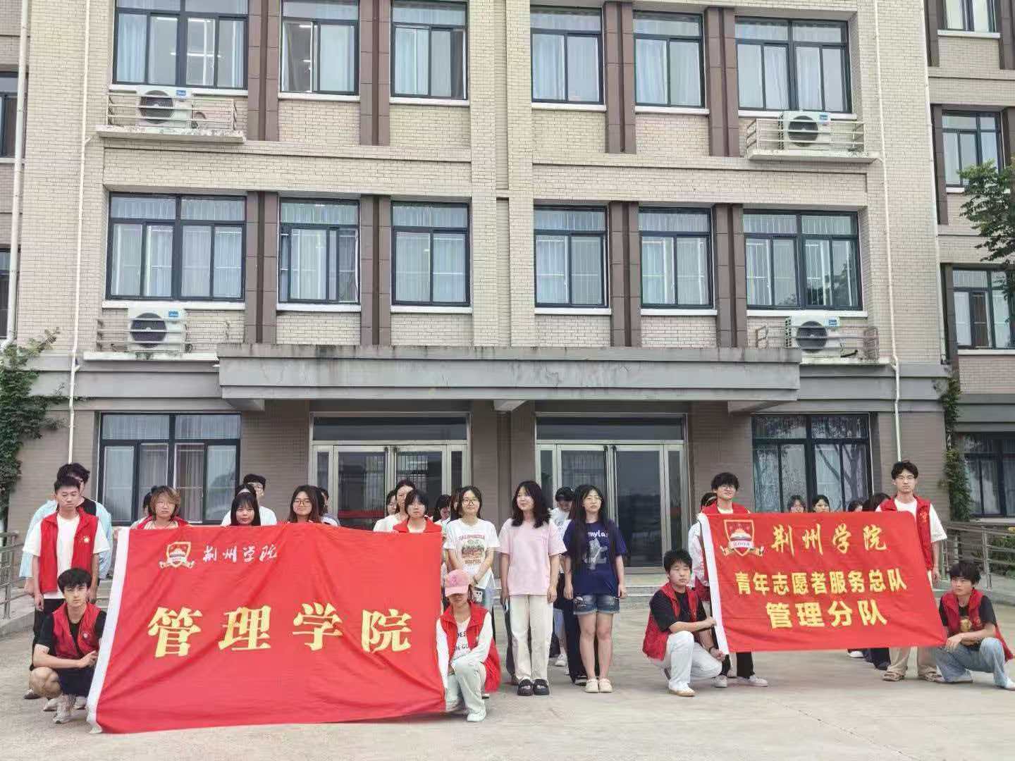 管理学院开展“志愿绽芳华，管院立新风” 2025-2026学年第十四期洁校活动