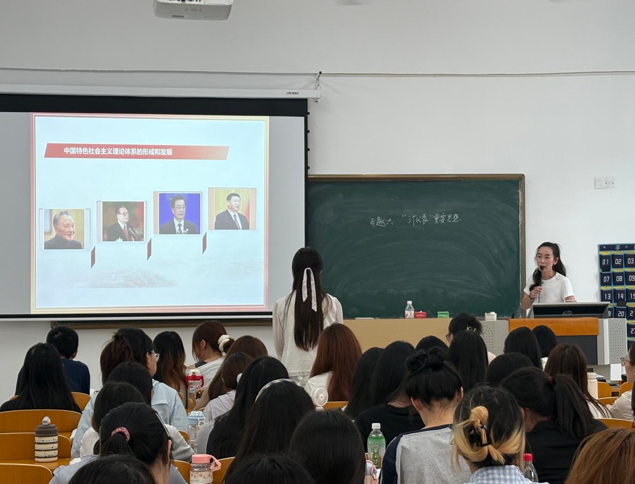 党委书记张晓彬深入一线课堂听评思政课