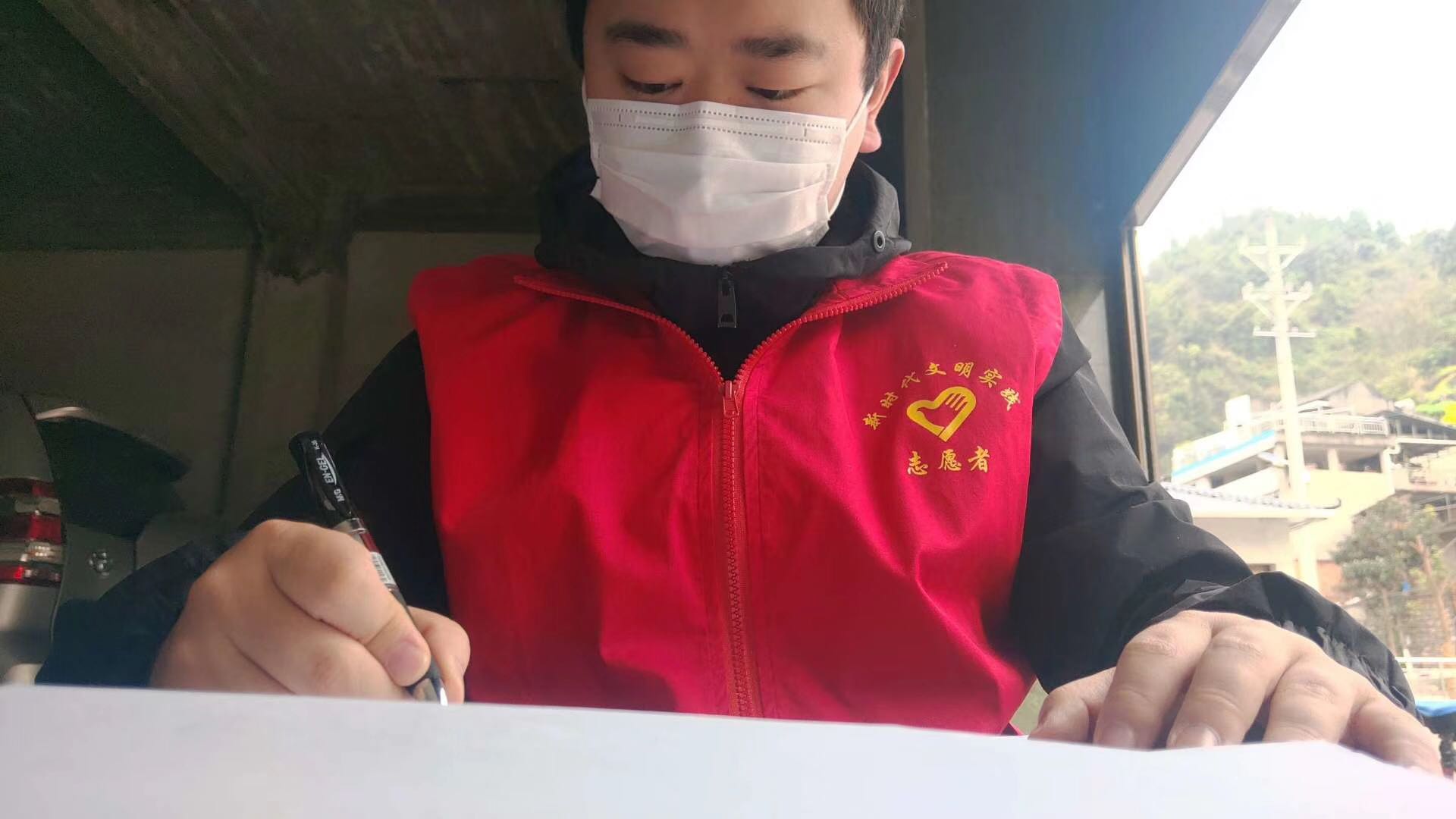 覃归阳2.jpg 覃归阳2.jpg