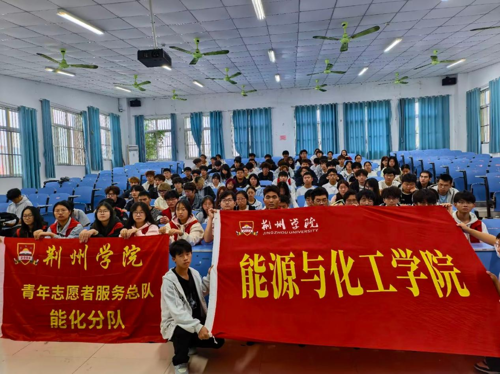 践行志愿精神，洁净校园环境  ——能源与化工学院开展“一尘计划”志愿清扫活动
